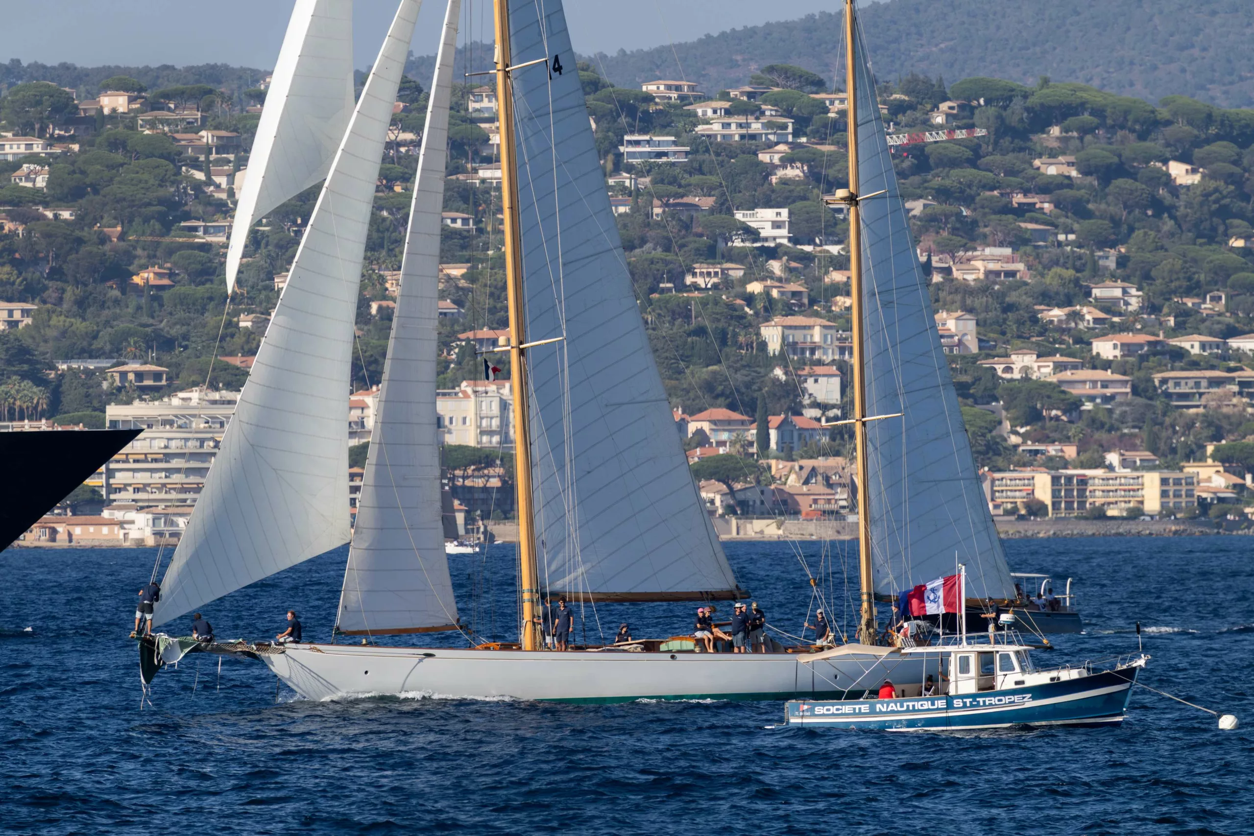 Le Golfe de Saint-Tropez se met en scène sous un soleil estival