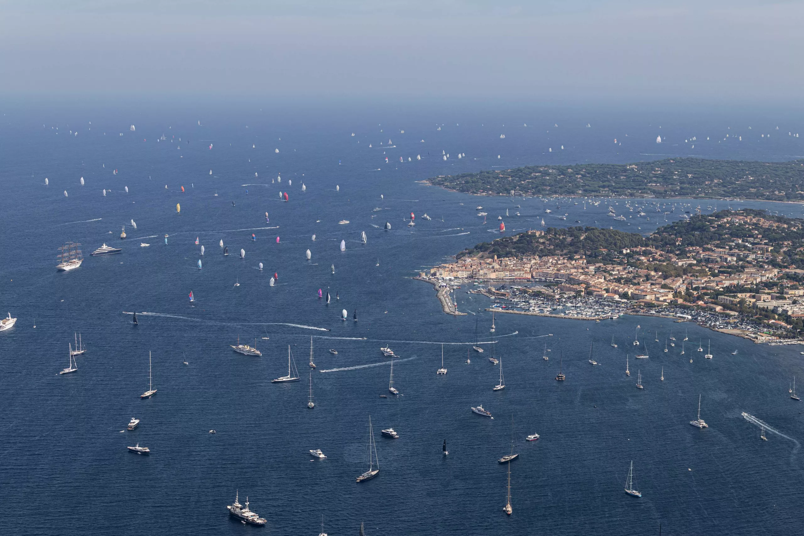 Les Voiles pulls out all the stops